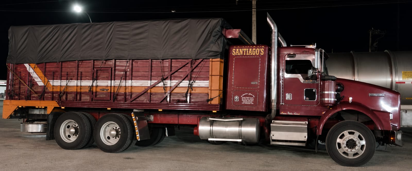 Tortón rojo de Transportes García Jiménez
